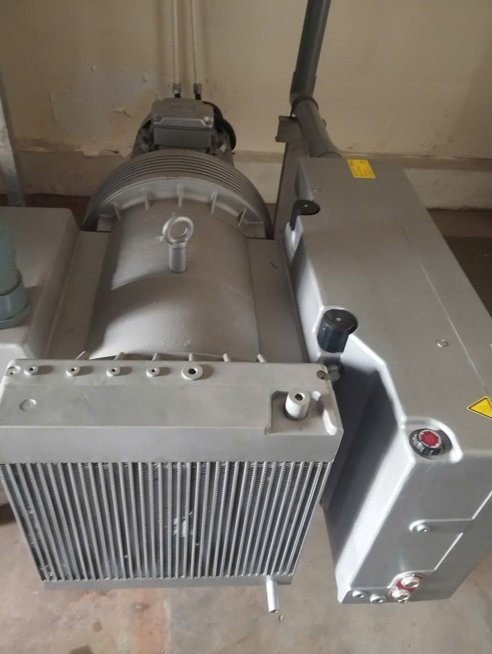 Dịch vụ sửa máy hút chân không Elmo Rietschle LVC 500 thuộc tập đoàn Ingersoll Rand bị lỗi nước ngâm dầu gây tắc lọc tách dầu. Xử lý triệt để bởi DeepAir. Liên hệ Mr.Công 0912 000 211